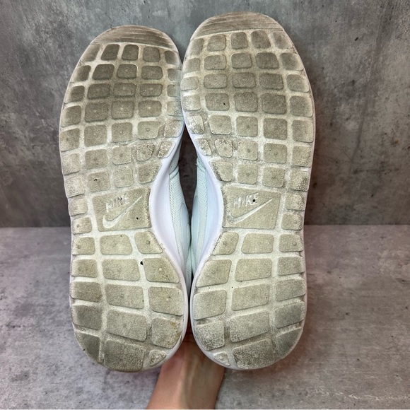 Nike Roshe Run Running Shoes 844994-100 Womens sz 8.5 - white - Picture 5 of 6